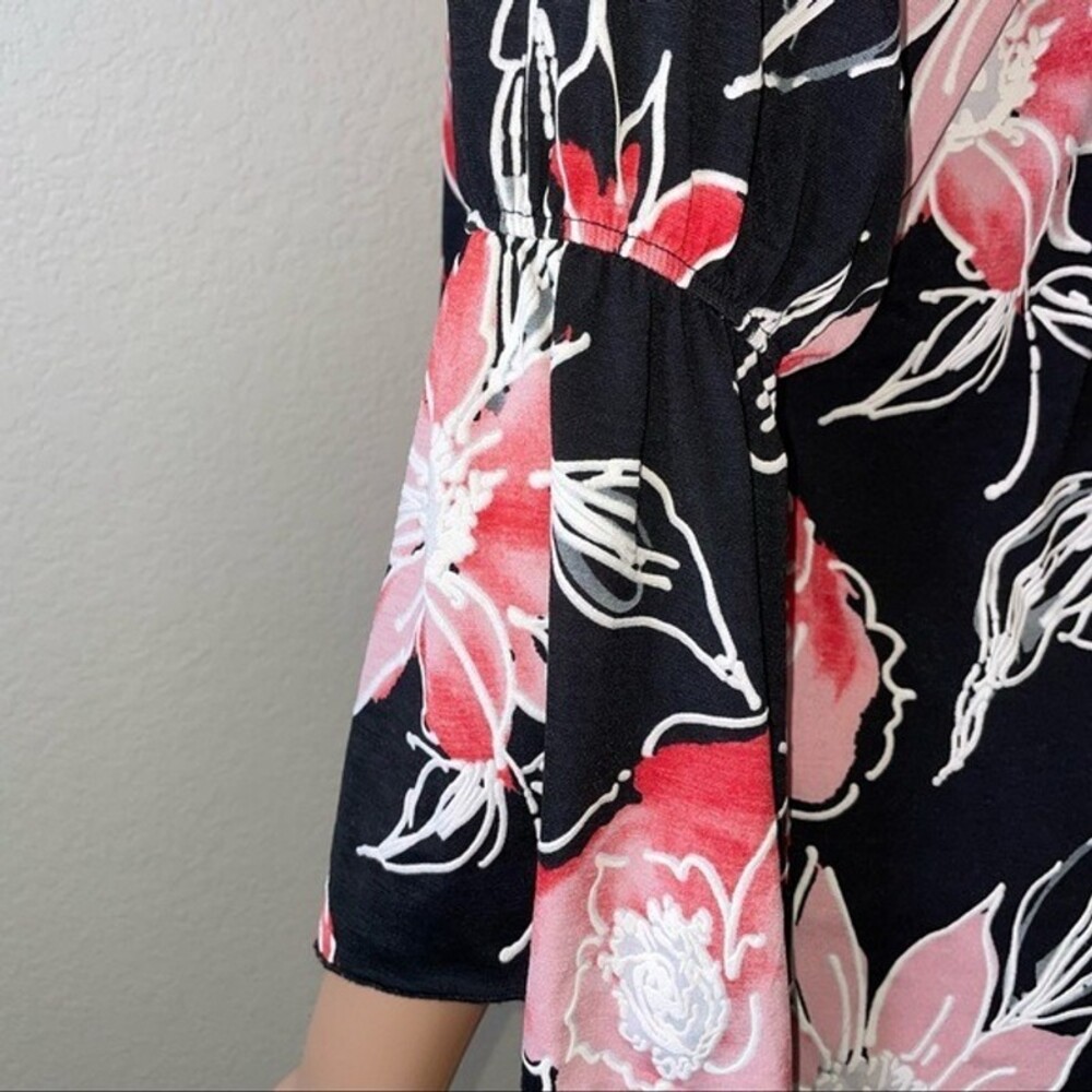 - NAIF brand off shoulder floral print black and pink flowy blouse SZ L - Picture 5 of 12